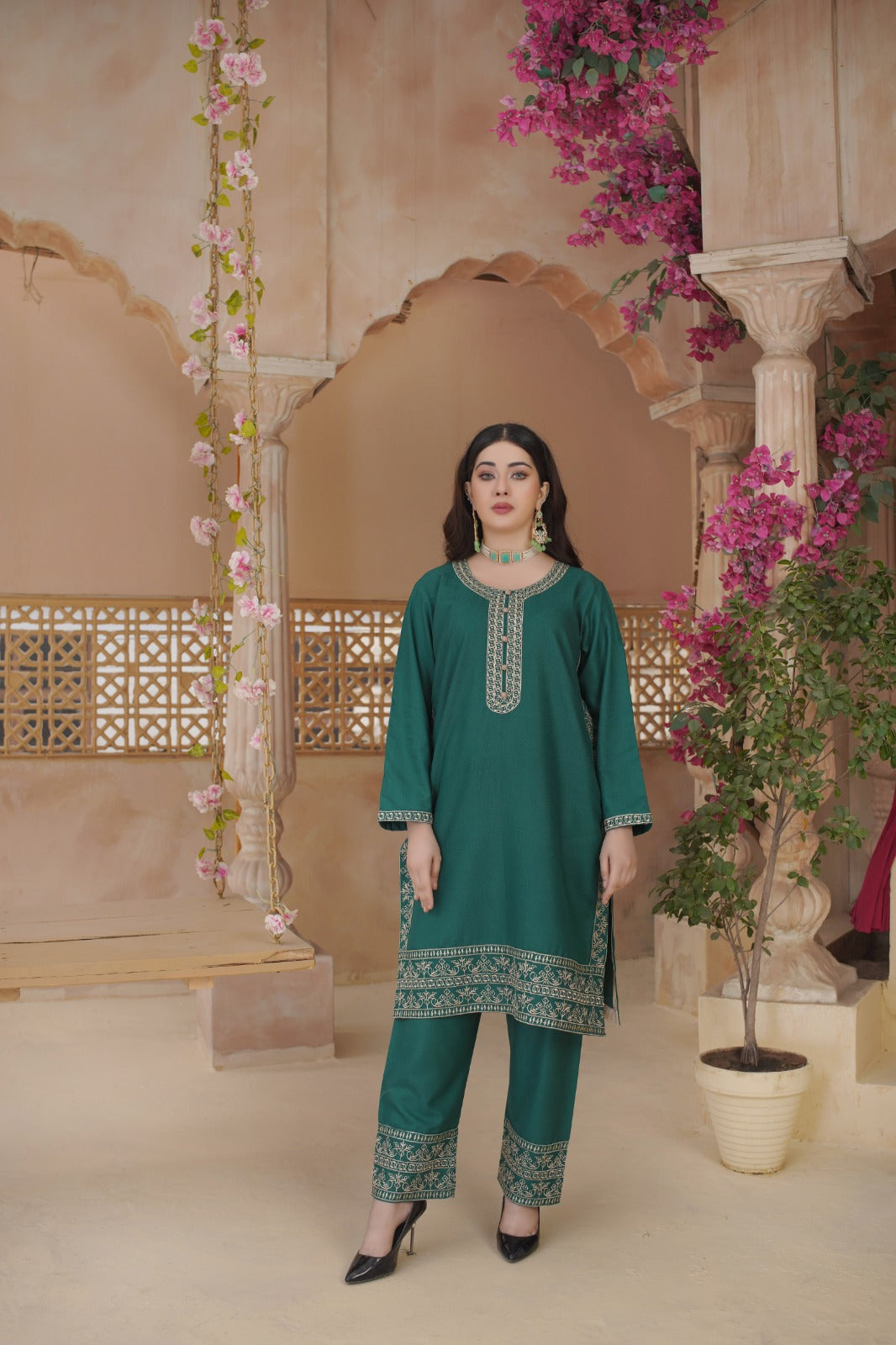 Amber Aura Embroidery 2-PC (Stitched)