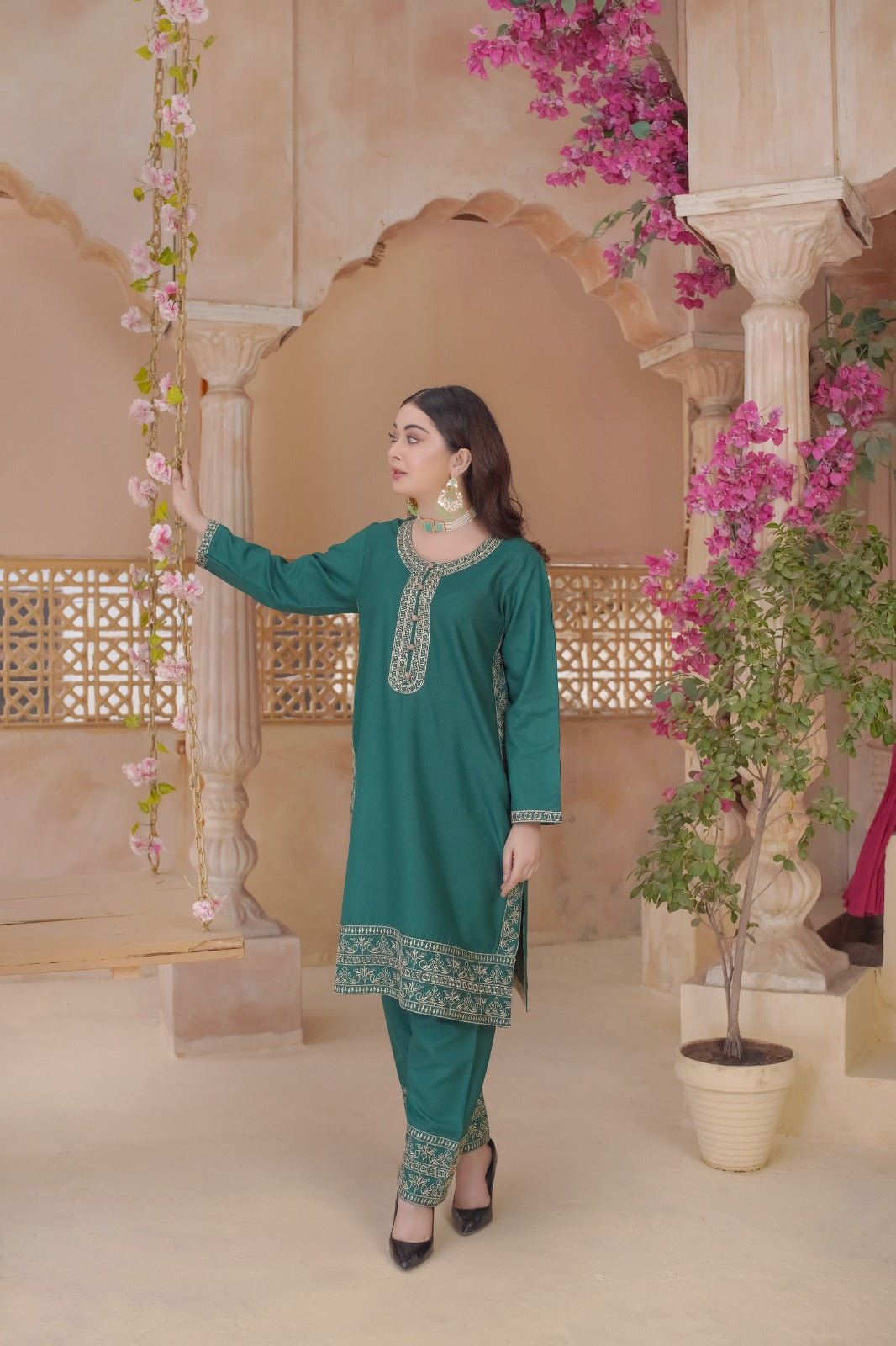Amber Aura Embroidery 2-PC (Stitched)