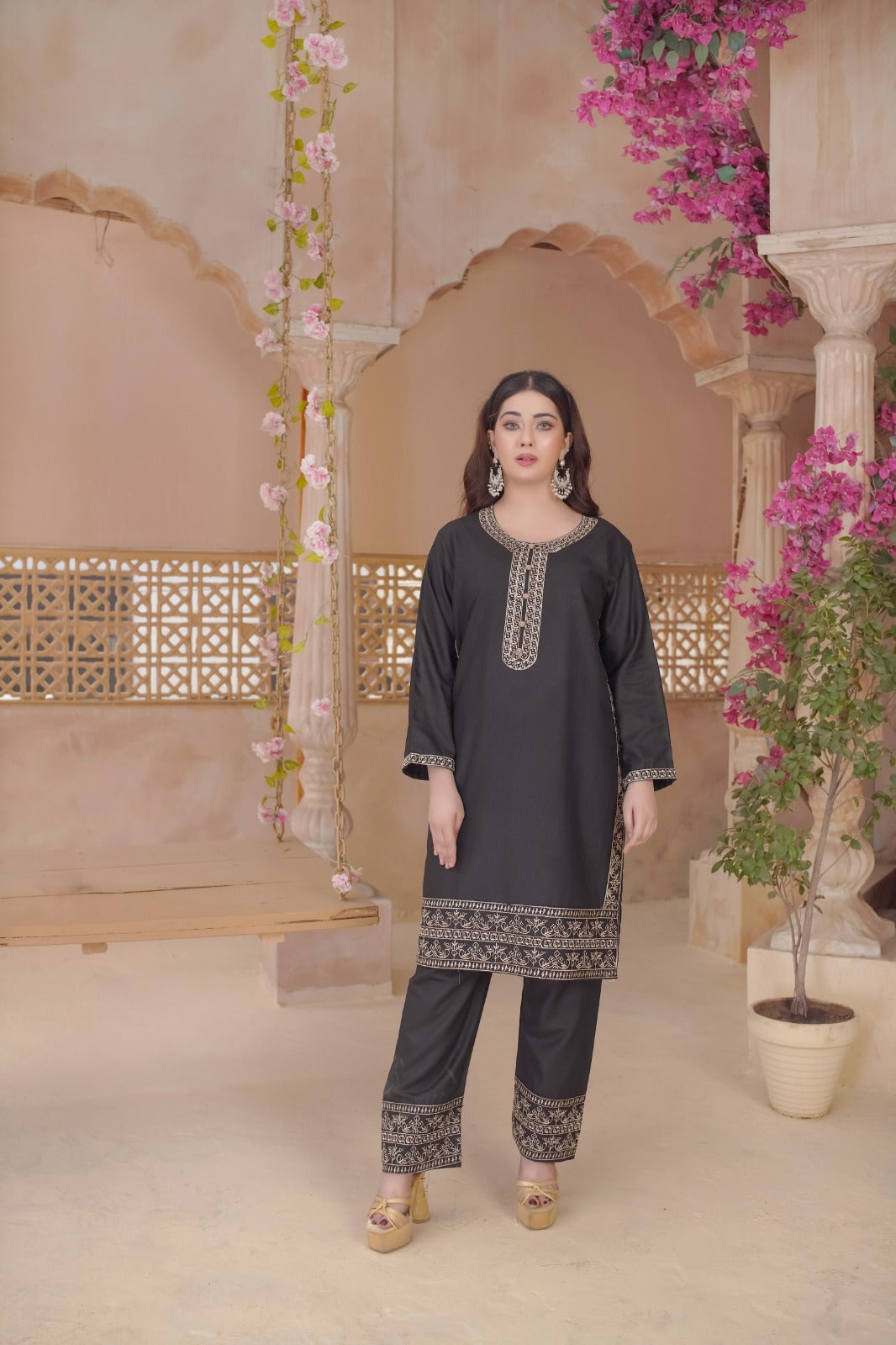 Amber Aura Embroidery 2-PC (Stitched)