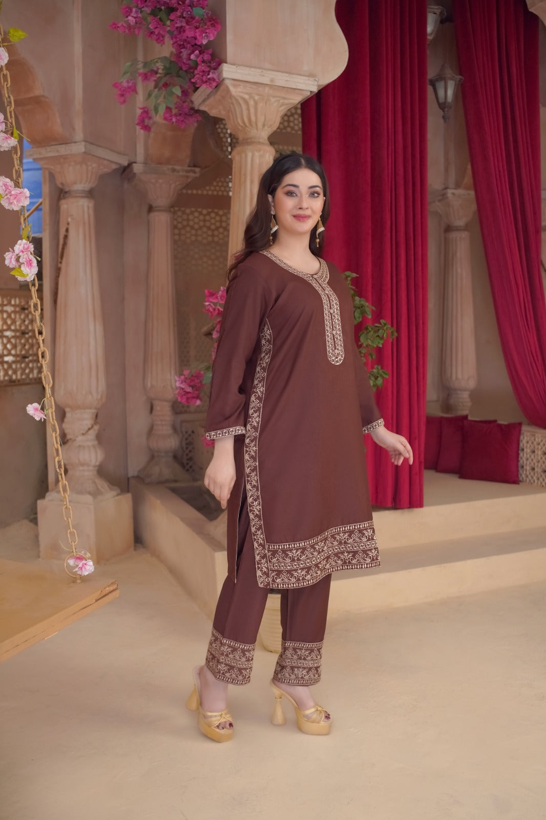 Amber Aura Embroidery 2-PC (Stitched)